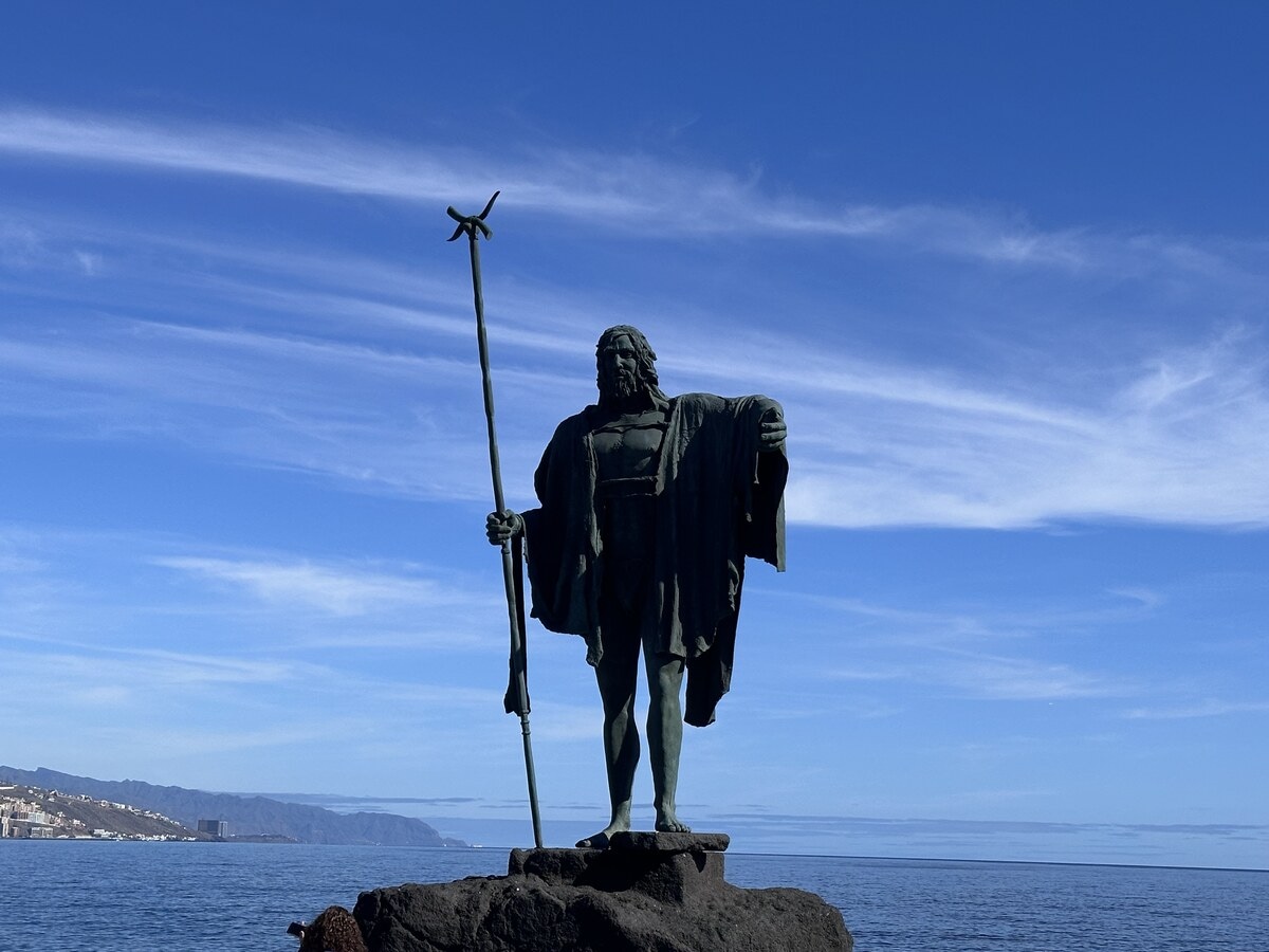 Detalle de una de las nueve figuras de bronce de José Abad