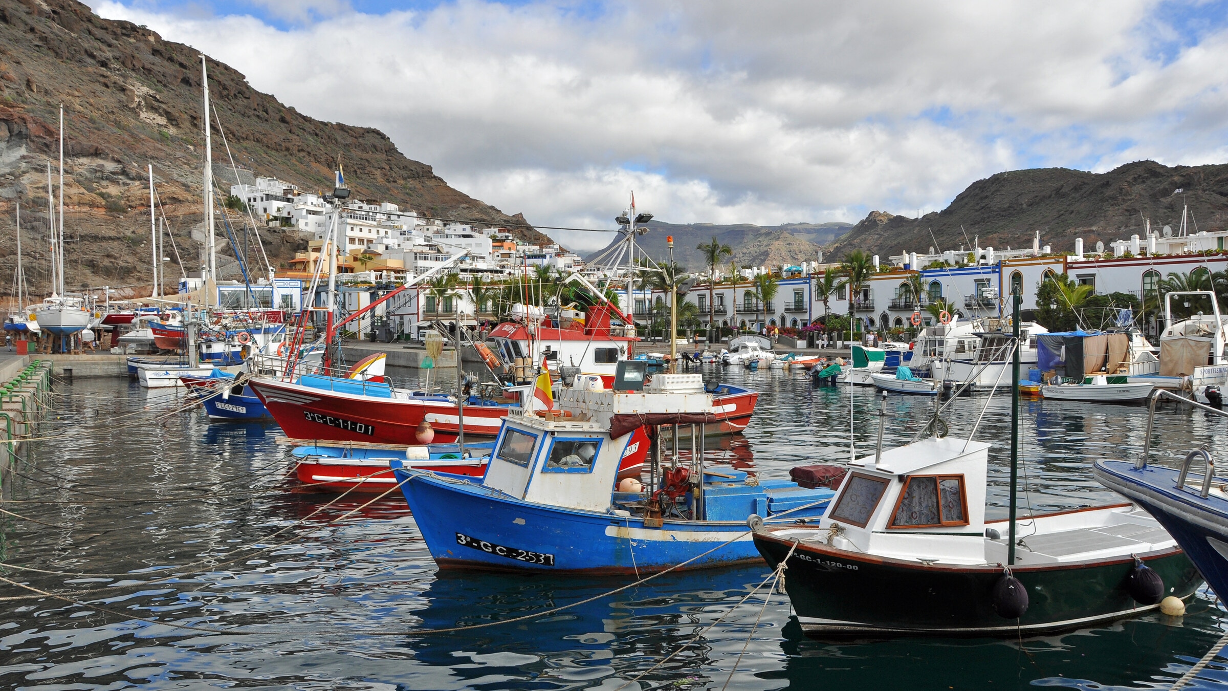 Las cofradías de pescadores: dónde comer pescado en Canarias