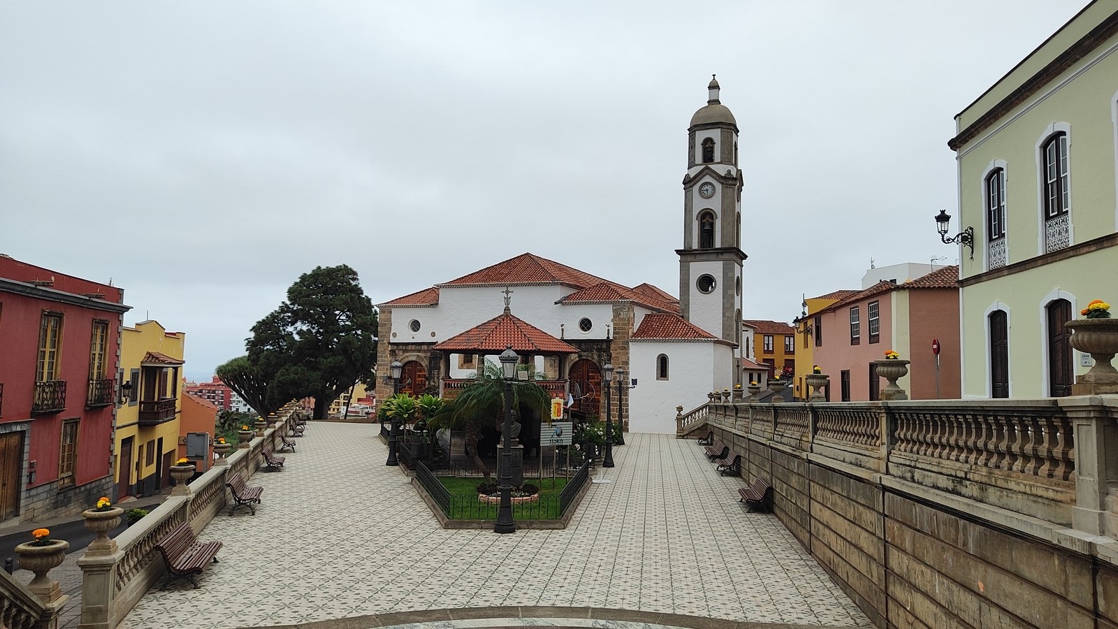A Nuestra Señora de la Concepción-templom és tere Realejo Altóban (nem karneváli felvétel)