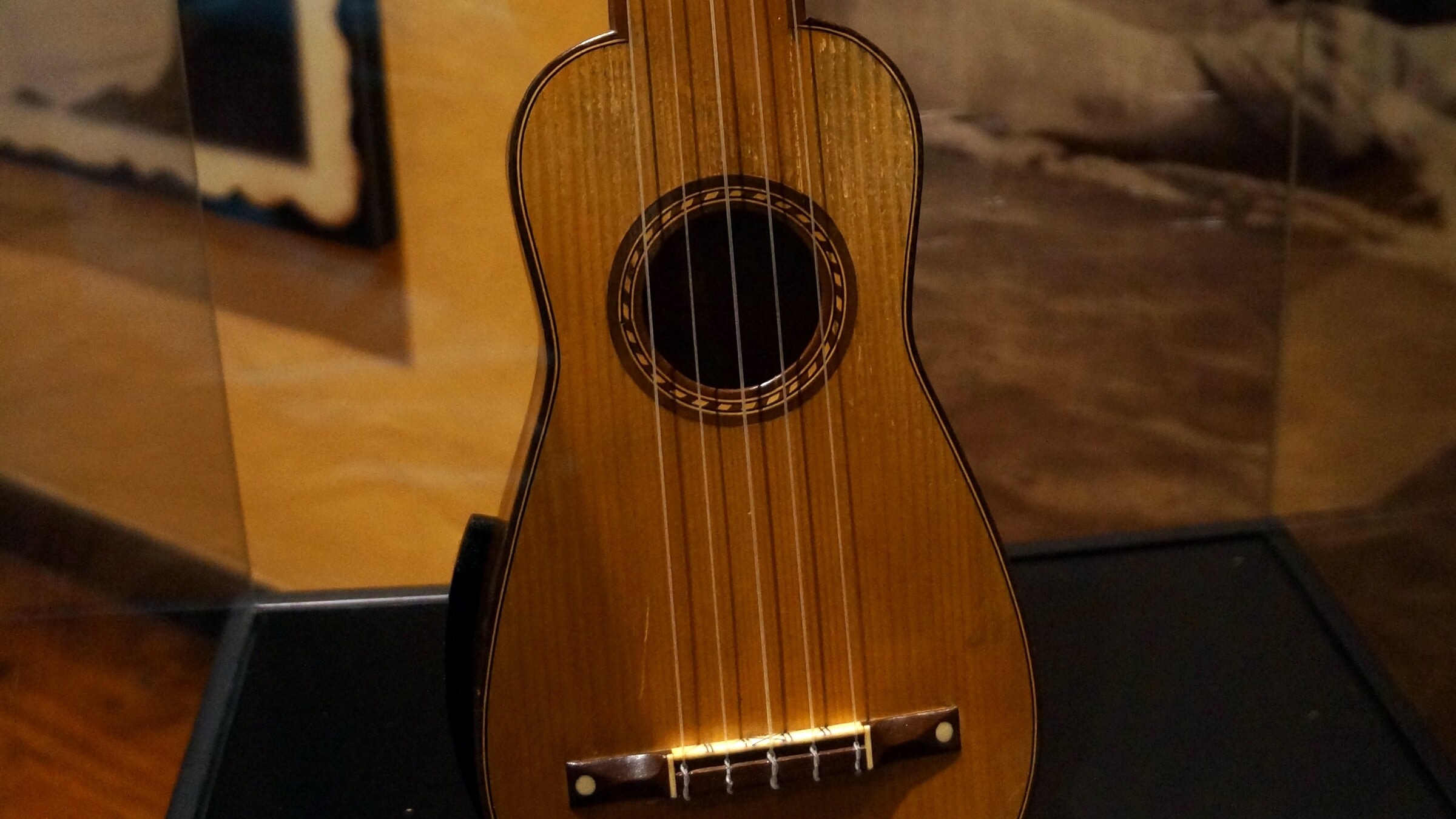 Der Timple: die kleine Gitarre der Kanaren