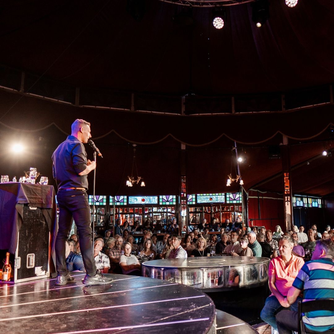 An Idiot’s Guide to Wine: Comedia entre copas en BeClub Tenerife, San Cristóbal de La Laguna