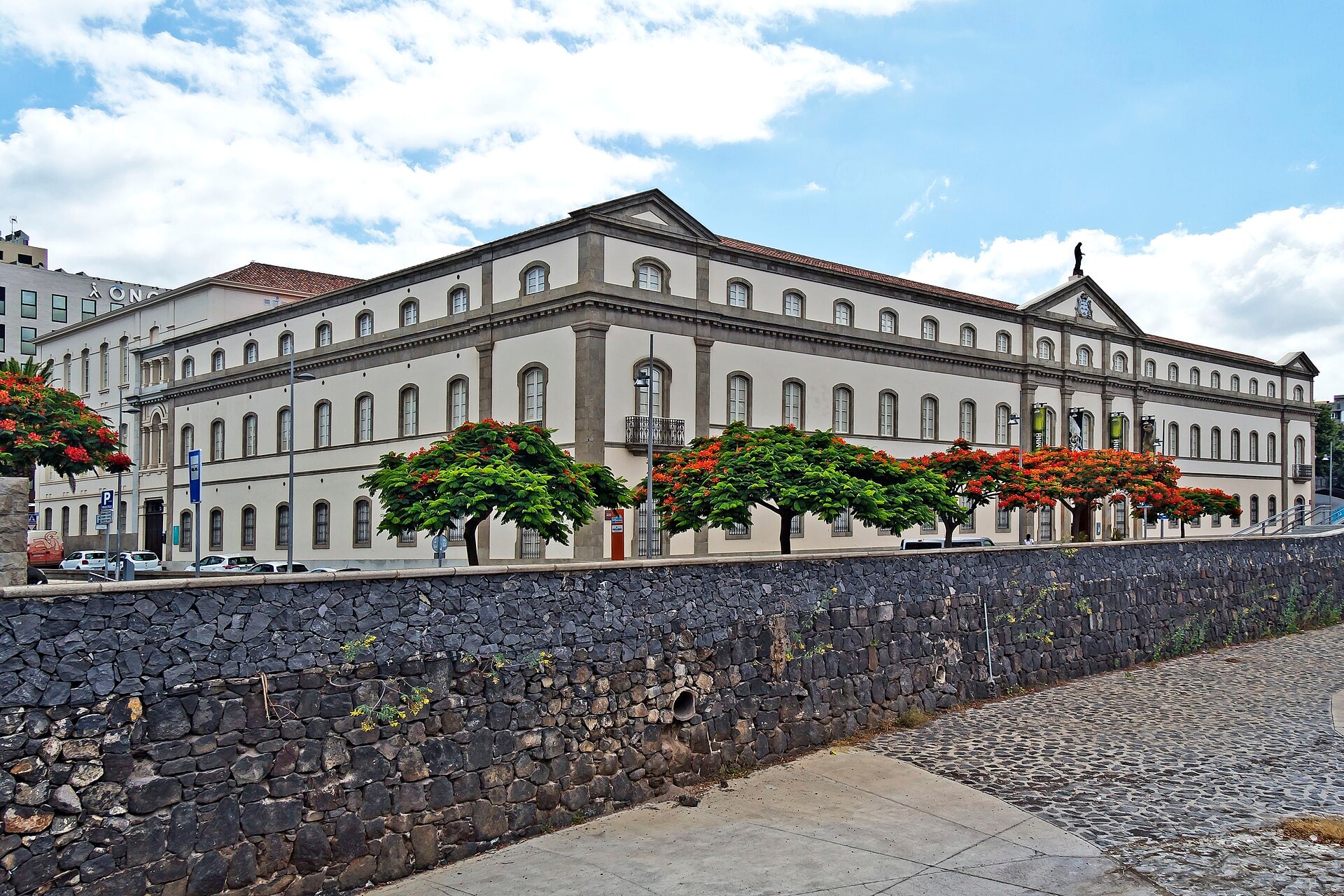 Edificio del antiguo Hospital Civil, sede del MUNA, en Santa Cruz de Tenerife